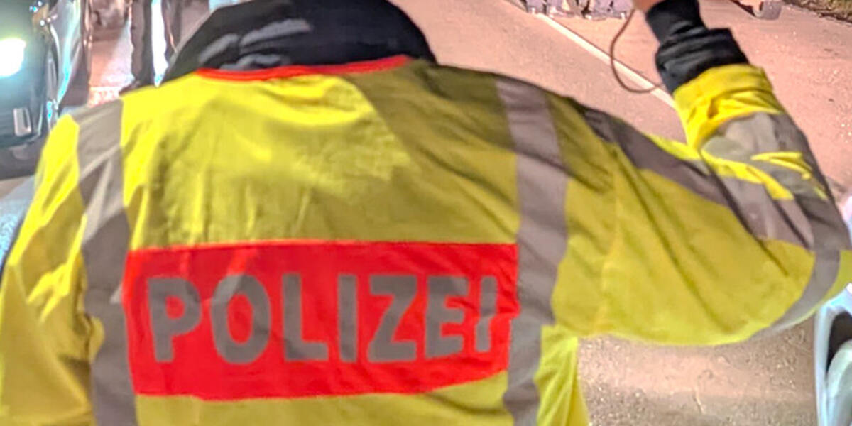 Motorradfahrer entzieht sich Polizeikontrolle in Augsburger Innenstadt und flüchtet zu Fuß