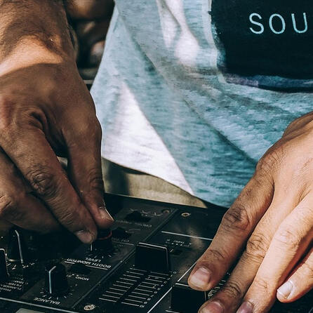 Open-Air-Club „Resonanz am Pool“ in Augsburg: Ein neues Kapitel für das alte Sportbad am Plärrer