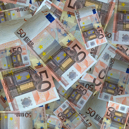 Aufgeflogen und jetzt vor Gericht - 20jähriger bezahlt im Club mit Falschgeld 