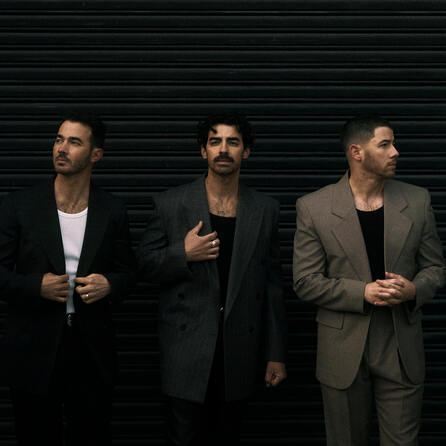 Jonas Brothers feiern 20-jähriges Jubiläum mit Special Guests 