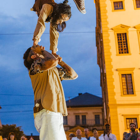 Neusäß: Volksfest, Augsburg: La Strada