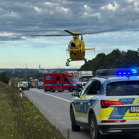 Tiefstehende Sonne, Serienunfälle, keine Rettungsgasse: Chaos auf der A8 von Augsburg nach München