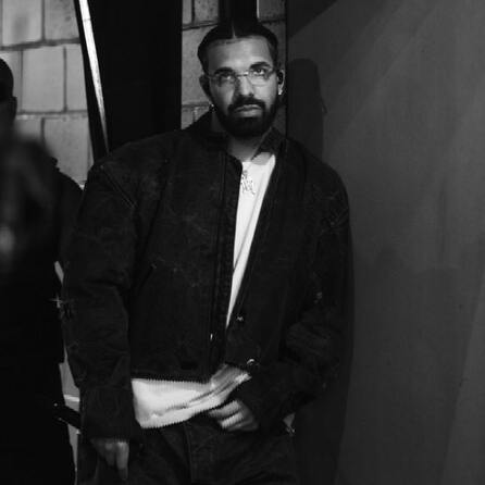 Drake feiert ersten Oktoberfest-Besuch in München