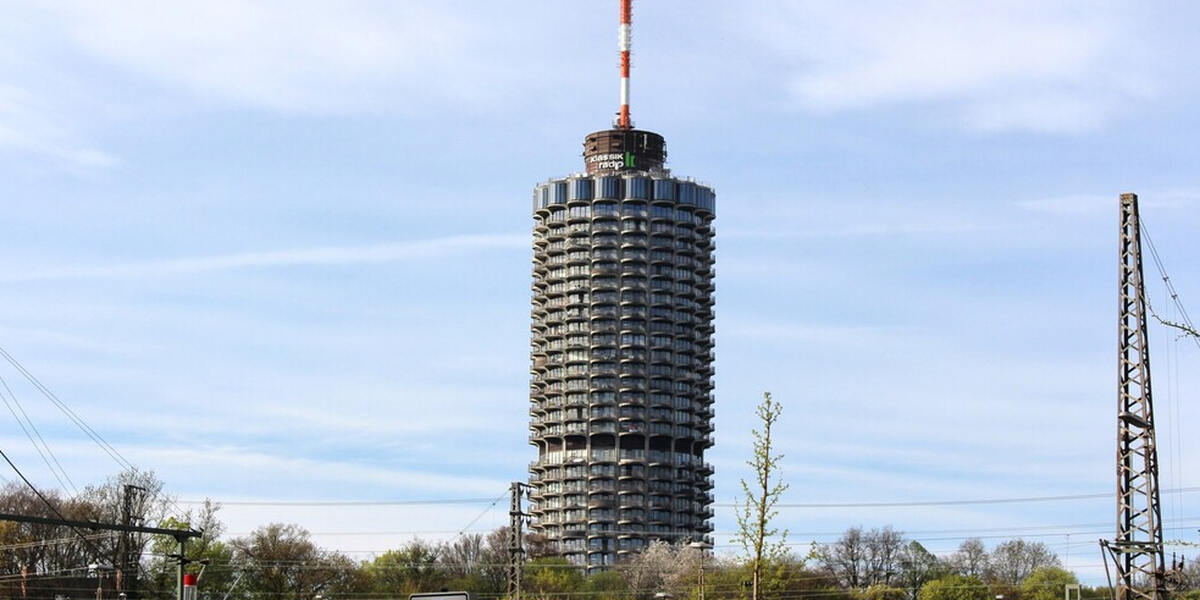 Horror-Sturz im verlassenen Parkhaus in Augsburg: Mädchen fällt mehrere Meter tief