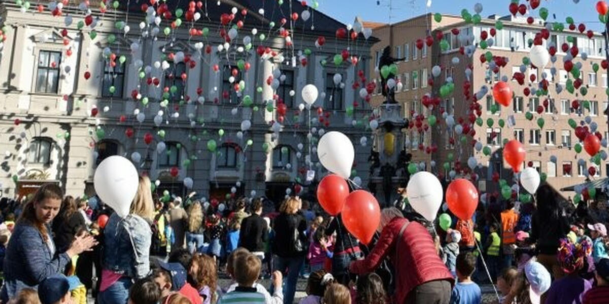 Augsburger Innenstadt: Turamichele und Oldtimer am Start