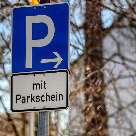 Neue Halteverbotszone im Memminger Osten:  Strengere Maßnahmen gegen Flughafenparker ab November