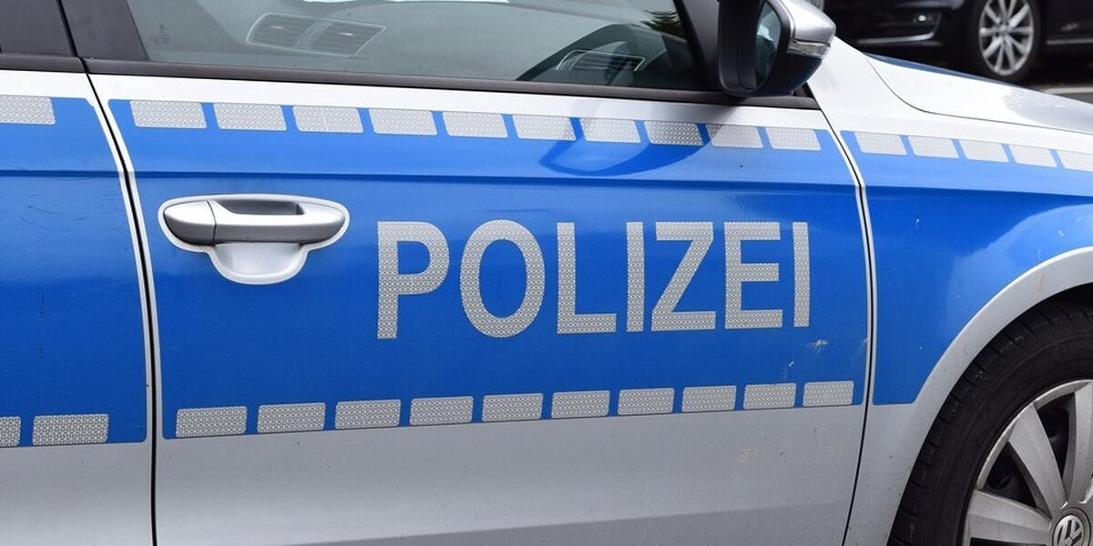 Raubüberfall in Augsburg: Autofahrer rettet junge Frau