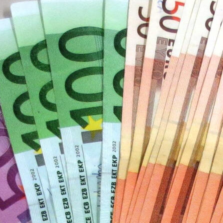 Falsche Polizeibeamte nehmen altem Mann 280.000 Euro ab