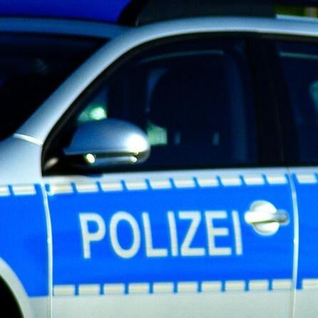 Rentnerin leitet auf B2 bei Meitingen Kehrtwende ein und crasht in Gegenverkehr