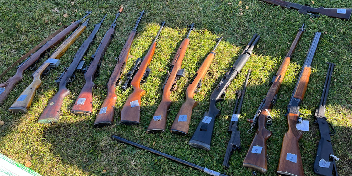 Toter Waffennarr in Augsburg hortete massenhaft Munition, Sprengstoff und Gewehre in seinem Haus