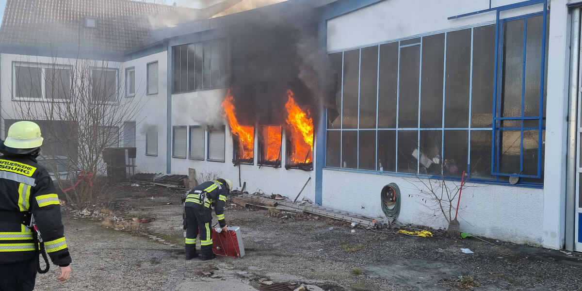 Feuer in Augsburger Werkstatt verursacht hohen Schaden