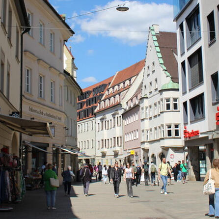 Vorweihnachtszeit in Augsburg: Designkaufhaus „Zwischenzeit“ in der Annastraße macht wieder auf