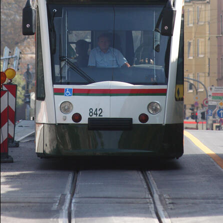 Augsburg wird nachts lauter – Feinschliff für die Straßenbahngleise
