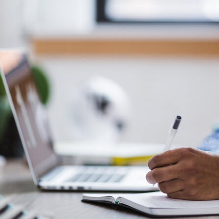 An der Berufsschule  steht jetzt „KI“ auf dem Stundenplan - IHK und Universität Augsburg veranstalten eine Azubi-Challenge in Aichach