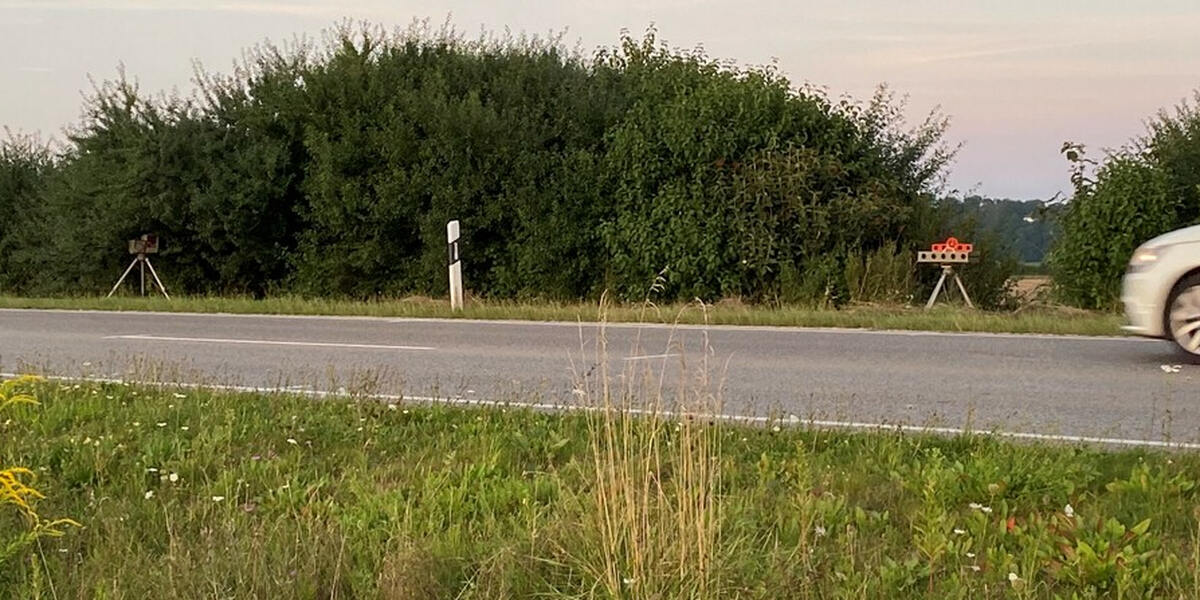 Neuer Blitzer im Großraum Augsburg: Effiziente Geschwindigkeitsüberwachung bei Dunkelheit mit dem "Poliscan FM 1"