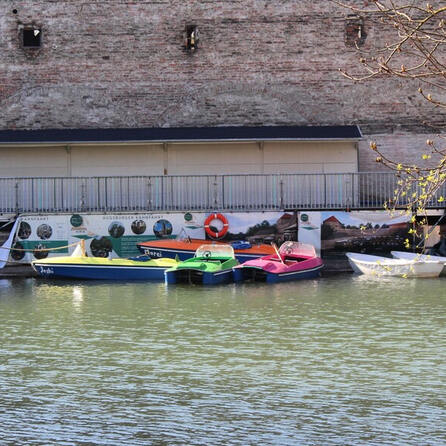 Wanddurchbruch an der Kahnfahrt Augsburg: Neuer Fluchtweg durch Stadtmauer geplant - Stadt investiert 150.000 Euro für mehr Besucherkapazität