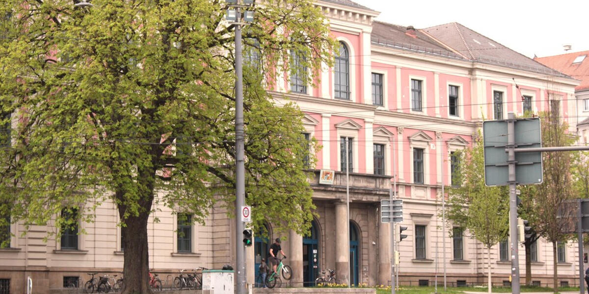 Callcenterbetrug in Augsburg und Friedberg: Drei Männer angeklagt