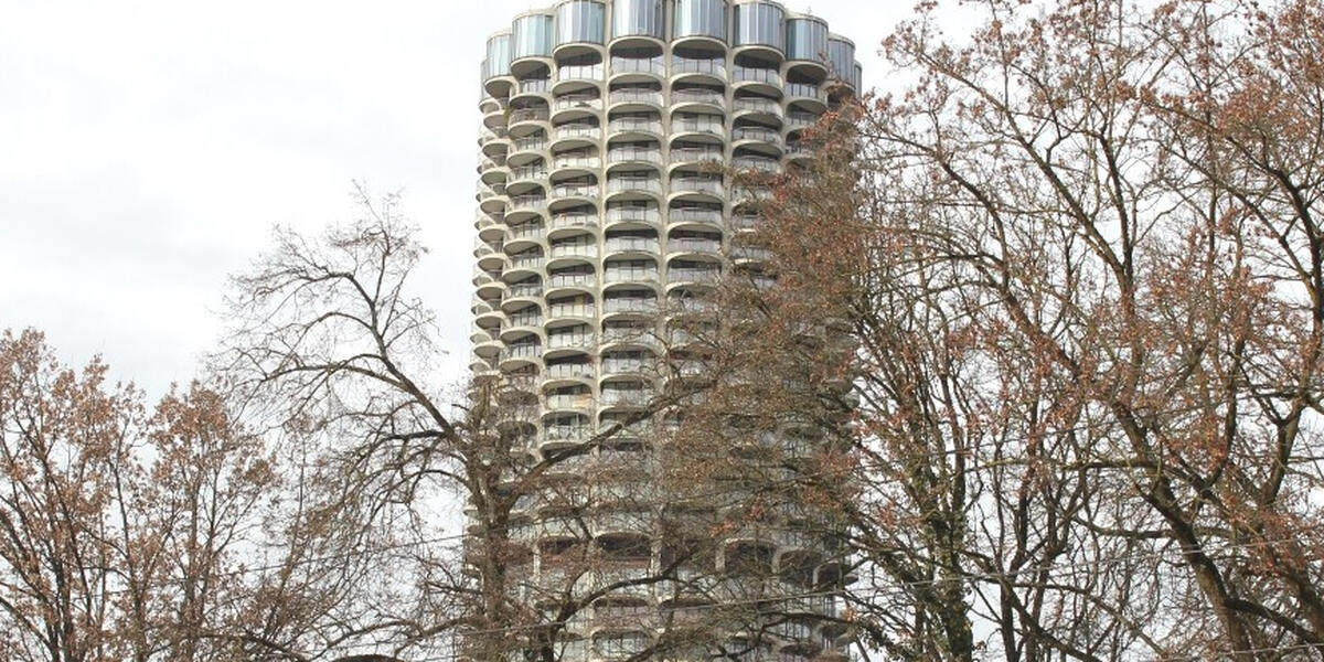 Versuchter Mord im Augsburger Hotelturm? 32-Jähriger sitzt in U-Haft wegen mutmaßlicher Brandstiftung