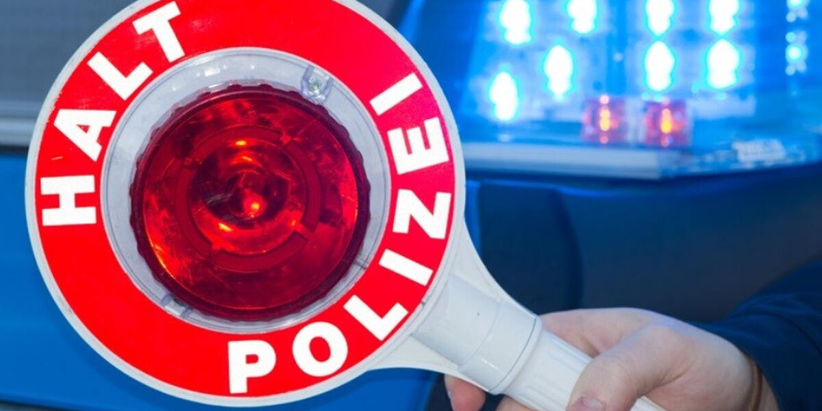 Falscher Polizist in Dasing schlägt Autofahrer bei Fake-Kontrolle