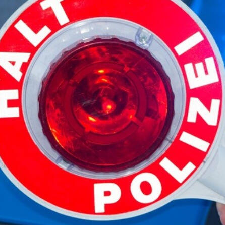 Dillingen: Autofahrer mit Feuerwerk auf dem Dach gestoppt