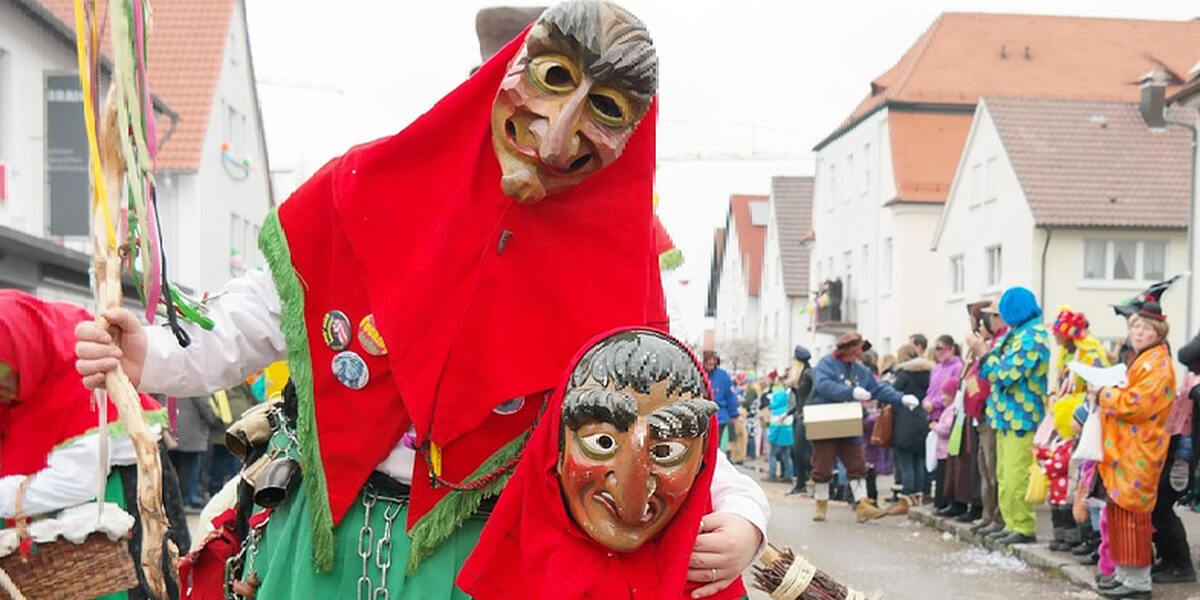 Ein ganzes Dorf im Allgäu im Partyfieber - Dämmersprung Grünenbach 2026: Faschingsumzug der Superlative