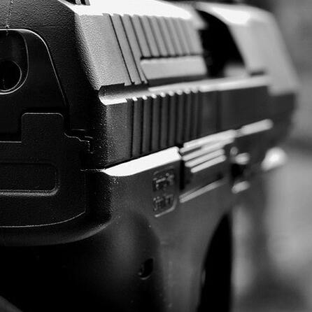 Granate und Pistole bei Wohnungsauflösung in Augsburg entdeckt