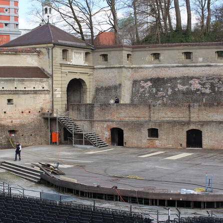 Tribüne kaputter als gedacht: Stadt Augsburg schließt schon jetzt Freilichtbühne