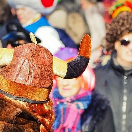Vier „Tolle Tage“ auf dem Rathausplatz: Buntes Faschingstreiben und der Gaudiwurm als Highlight