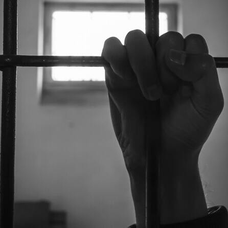 Staatliche Fördergelder abgezockt? Augsburger Justiz steckt drei Männer in U-Haft