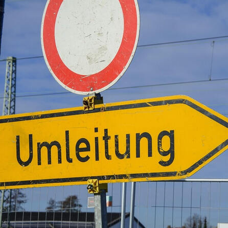 B19 Sanierung im Allgäu: Einseitige Sperrungen und Umleitungen auf wichtiger Verkehrsader