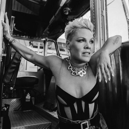 Pink reagiert humorvoll auf Trennungsgerüchte