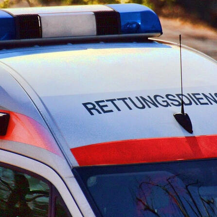 Gaffer filmt Reanimation in Memmingen: Senior ignoriert Polizeiaufforderung und filmt Rettungseinsatz