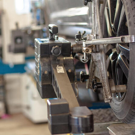 Maha Prüfstraßen erhöhen Verkehrssicherheit in Indien - Allgäuer Unternehmen liefert Technik zur Reduzierung von Verkehrstoten