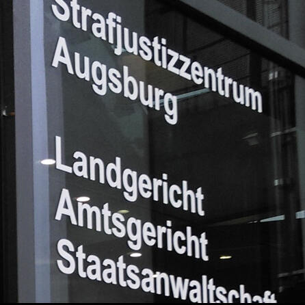 Mordprozess in Augsburg: Mann tötet Frau mit Messer und Hammer
