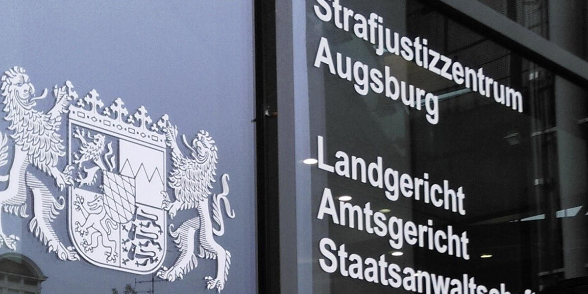 Urteil in Augsburg: Haftstrafen für vier Männer nach Angriff auf homosexuelles Paar 