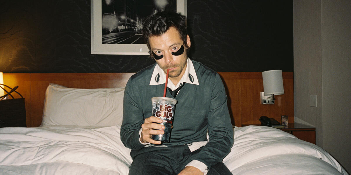 Harry Styles sorgt mit SNL-Kuss für Diskussionen