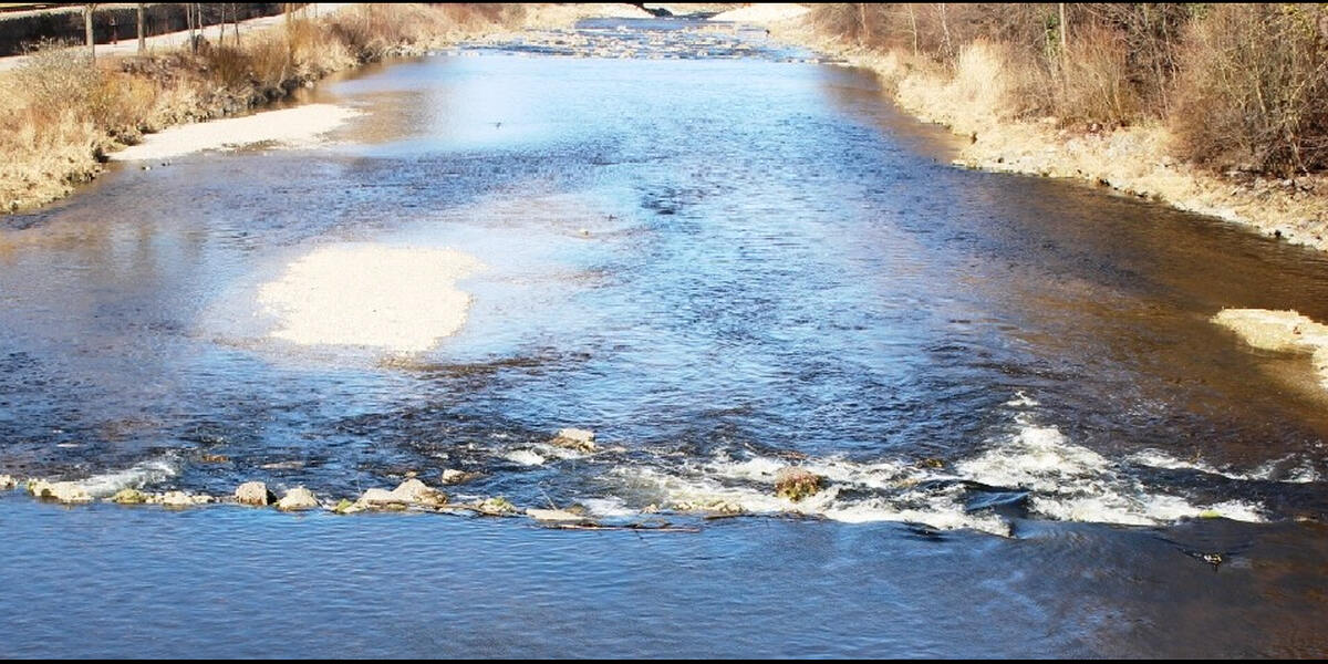 Polizei holt Auto aus der Wertach bei Wehringen