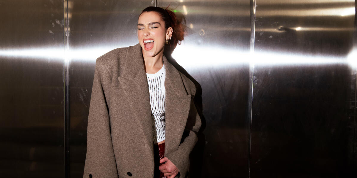 Dua Lipa bringt Bücher auf die große Bühne