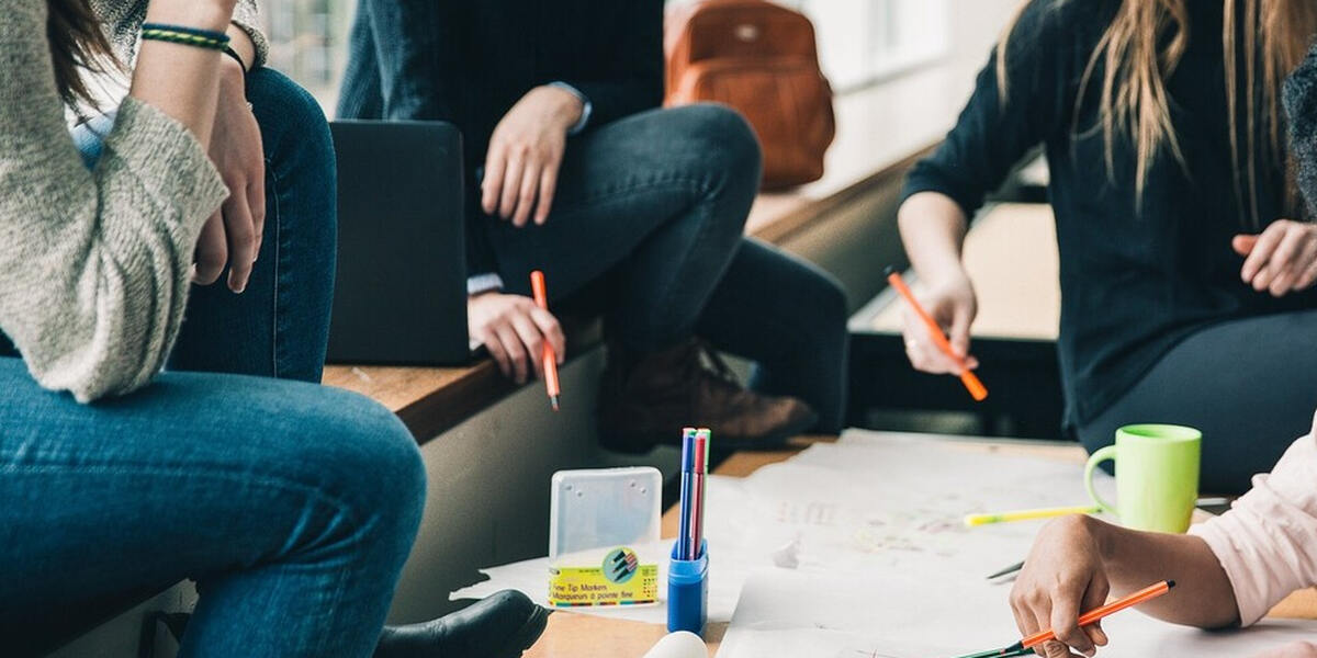 Landratsämter Augsburg und Dillingen suchen Gastfamilien 