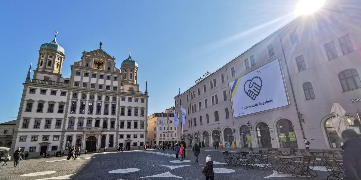 Augsburger bilden Menschenkette für die Ukraine