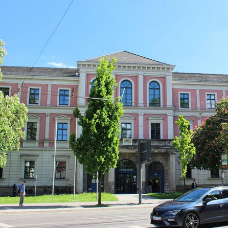 Jugendkriminalität in Augsburg: Mehrfache Anklage wegen Körperverletzung und Raub