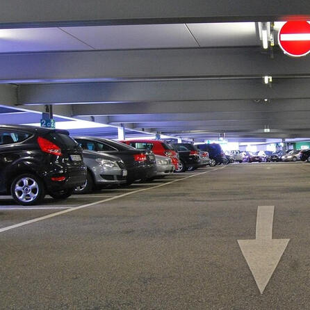 Modernes Parken am Flughafen Friedrichshafen