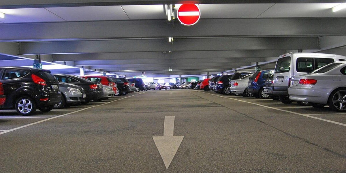 Modernes Parken am Flughafen Friedrichshafen
