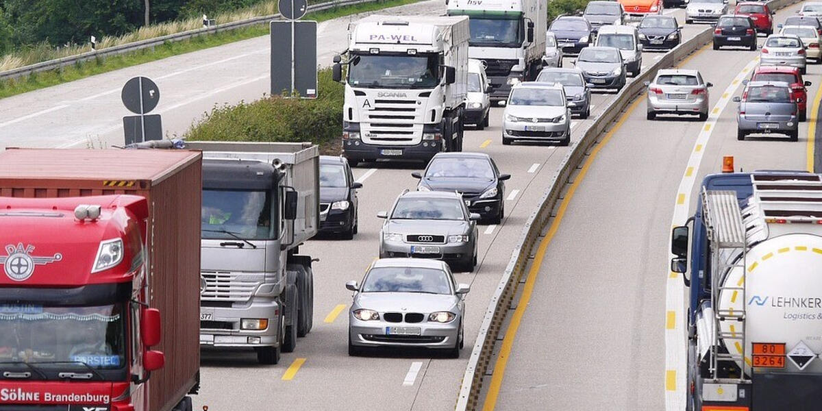 Landkreis Augsburg: Großbaustelle am Rande der B17 bei Lagerlechfeld 