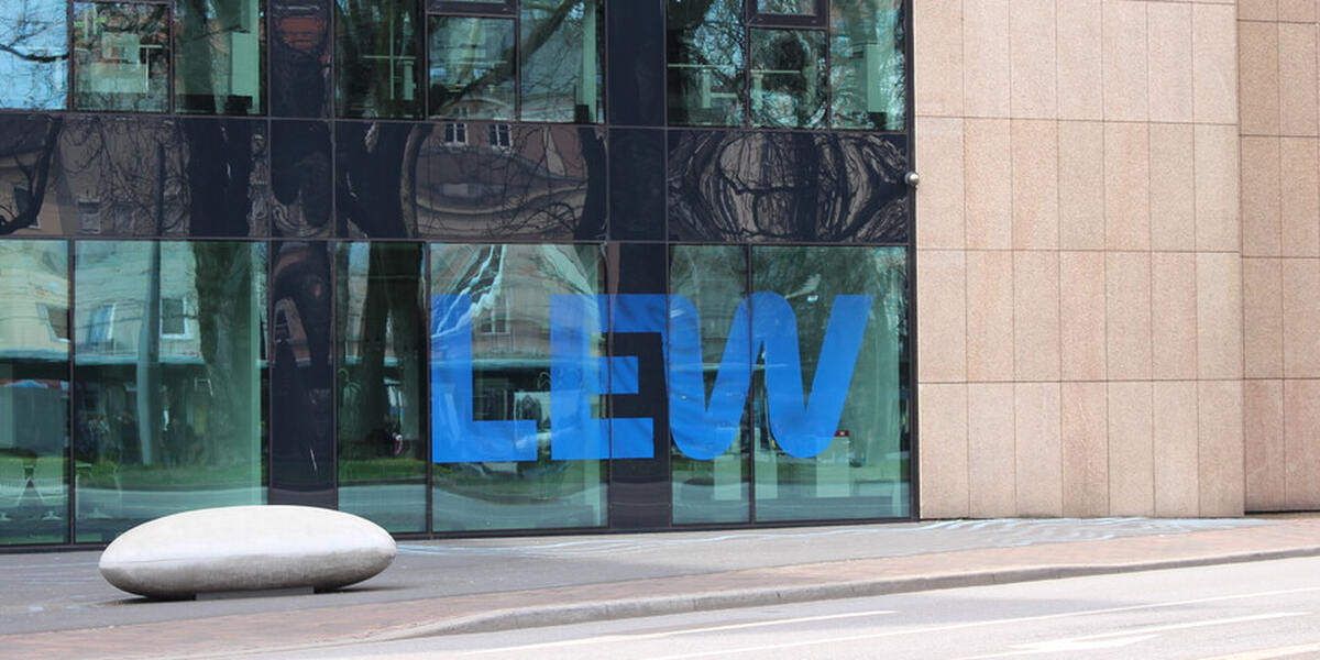 LEW-Vorstandsmitglied fordert eine Senkung der Stromsteuer zur Entlastung der Energiekosten und Förderung der lokalen Stromproduktion