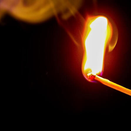 Feuer in einem Mehrfamilienhaus in Donauwörth vor einem Jahr: Anklage wegen versuchten Mordes