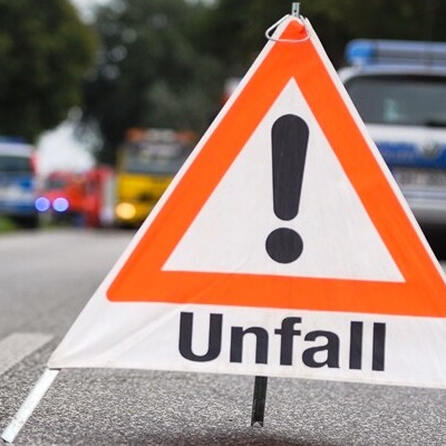 100.000 Euro Sachschaden und Verletzte: Verkehrsunfall zwischen Mering und Königsbrunn hat zu Vollsperre geführt