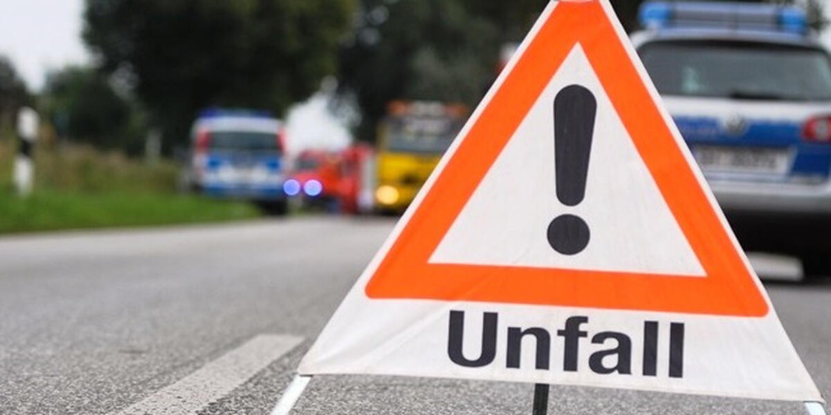 100.000 Euro Sachschaden und Verletzte: Verkehrsunfall zwischen Mering und Königsbrunn hat zu Vollsperre geführt