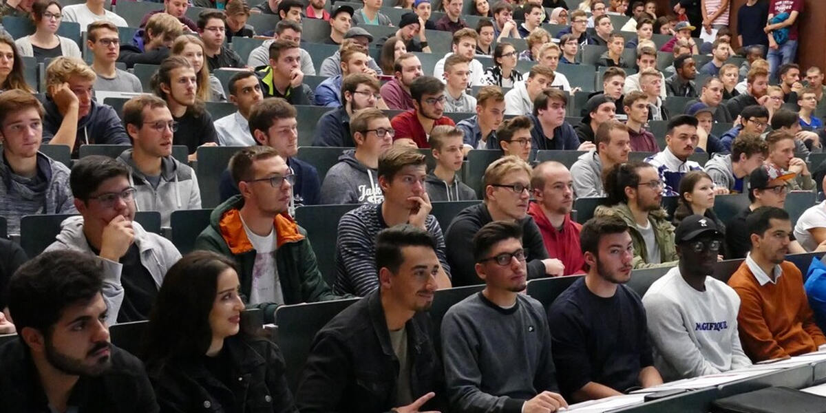 In Augsburg gibt es wieder Studienbeihilfe aus Stiftungsmitteln
