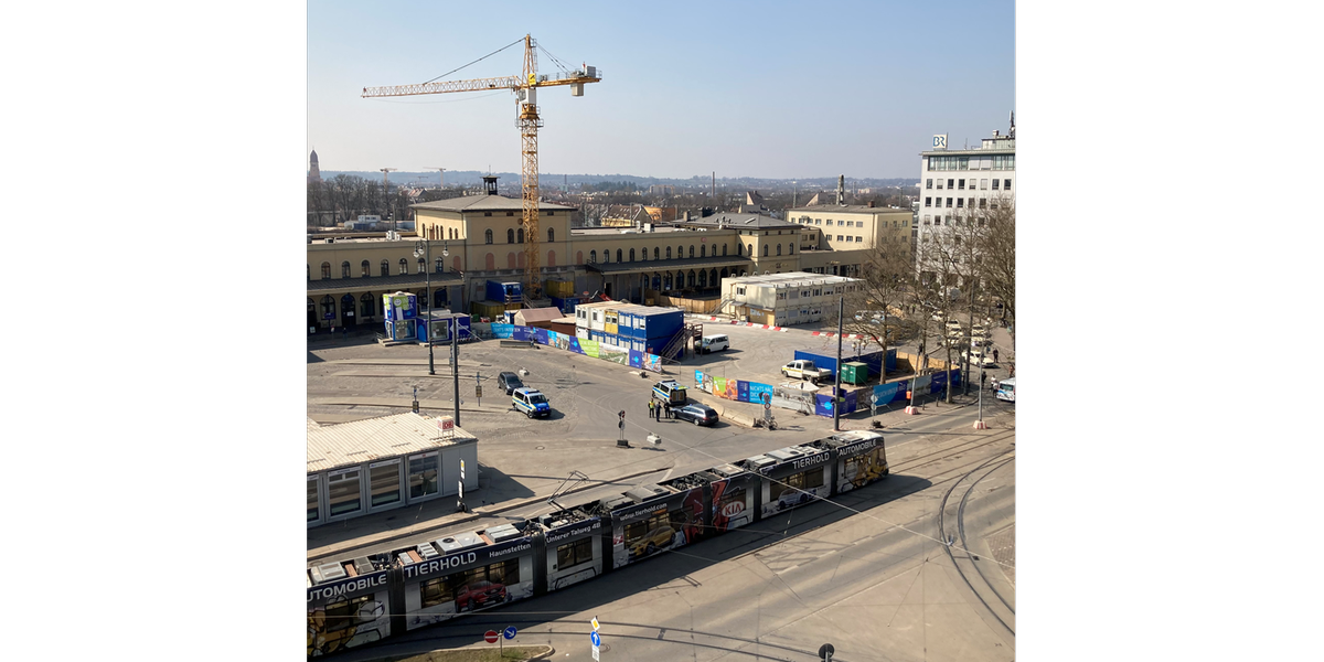 Bombenverdacht: "Verdächtiger Gegenstand" an einer Bushaltestelle vor dem Hauptbahnhof Augsburg
